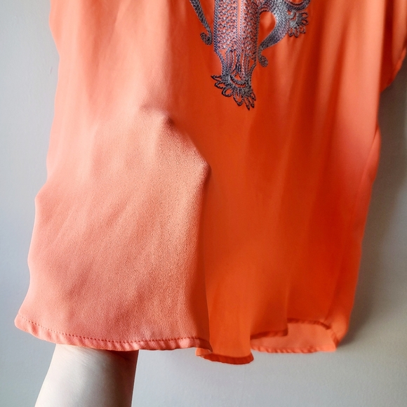 Embroidered top v-neck - Picture 4 of 8